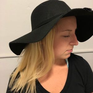 Fall black wide brimmed hat